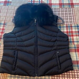 Black Puffer Vest with Faux Fur Collar medium.. LIKE NEW- Real Fox Fur